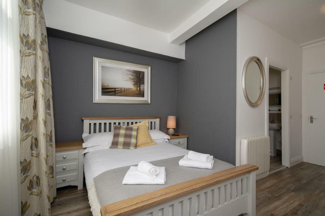 The Square Townhouse Fermoy Otel Dış mekan fotoğraf